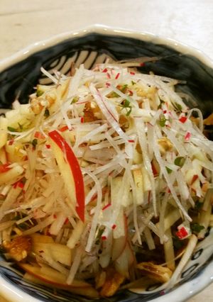 紅芯大根と★りんご★胡桃のサラダ-レシピのメイン写真