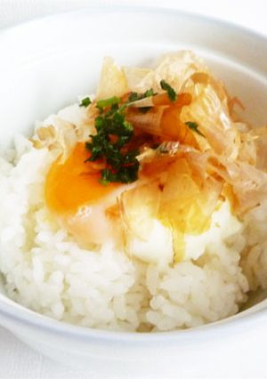 電子レンジで簡単　温泉玉子とかつお節丼-レシピのメイン写真