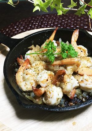 スキレットでお手軽♪ガーリックシュリンプ-レシピのメイン写真