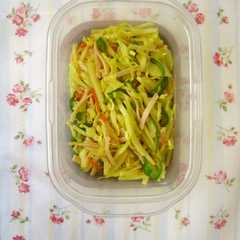 รูปของ 常備菜にも♪千切り野菜とハムのカレー炒め