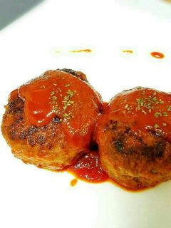 簡単!野菜ジュースで煮込みハンバーグ-レシピのメイン写真