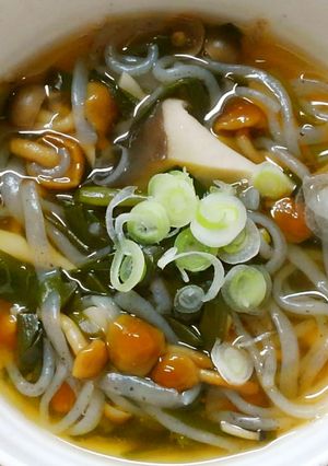 ダイエット！なめことニラ白滝の和風スープ-レシピのメイン写真
