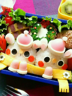クリスマスキャラ弁 うさちゃんサンタ-レシピのメイン写真