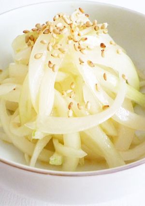 生たまねぎの胡麻＆胡麻油和えサラダ-レシピのメイン写真