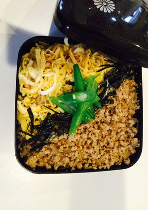 鳥だし炊き込みご飯で三色鶏そぼろ飯-レシピのメイン写真