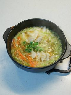 野菜たっぷり一人鍋・肉ワンタン-レシピのメイン写真