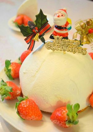 ストロベリー☆チーズムースのドームケーキ-レシピのメイン写真