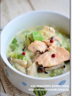 鮭とアボカドの食べる豆乳スープ鍋-レシピのメイン写真