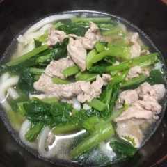 รูปของ 豚肉と小松菜のうどん