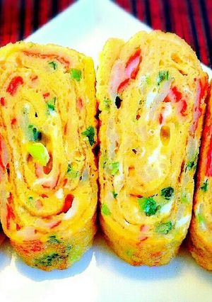 お弁当が華やかに！カニかま&ネギ玉子焼き-レシピのメイン写真