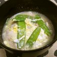 きぬさやと豚肉の卵とじ味噌汁