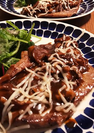 牛ロース肉のステーキ 舞茸赤ワインソース-レシピのメイン写真