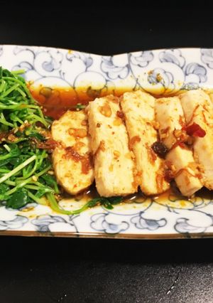 レンジで☆ピリ辛！中華風蒸し鶏 豆苗添え-レシピのメイン写真
