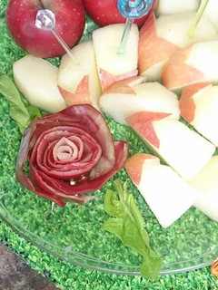 リンゴ の皮を向くだけ☆ バラの飾り-レシピのメイン写真
