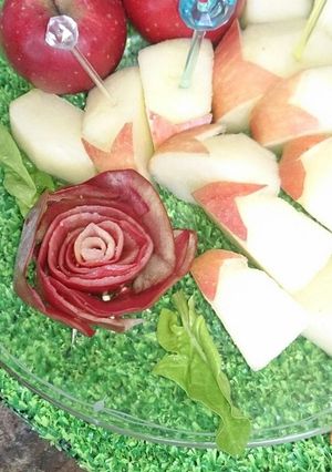 リンゴ の皮を向くだけ☆ バラの飾り-レシピのメイン写真