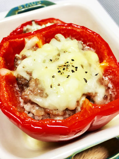 丸ごとパプリカの肉詰め-レシピのメイン写真