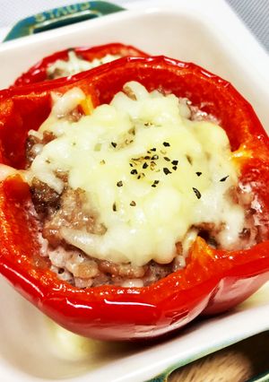丸ごとパプリカの肉詰め-レシピのメイン写真