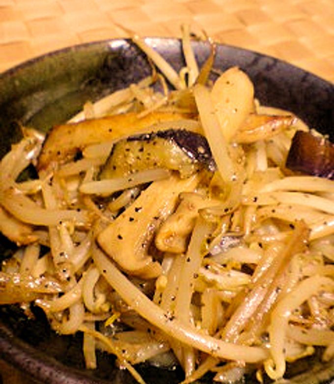 しゃっきりもやしとエリンギナンプラー炒め by あみにゃ