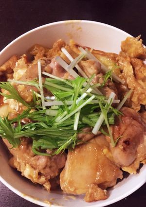 ボリューム満点！鶏すき卵とじ丼-レシピのメイン写真
