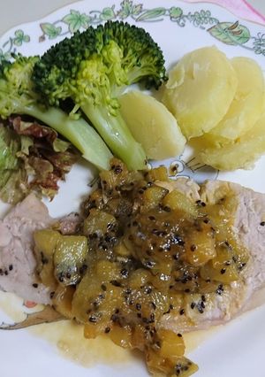 簡単夕食！ポークステーキ。キウイソース-レシピのメイン写真