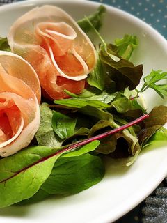 食卓を華やかに♪簡単!生ハムDE薔薇-レシピのメイン写真