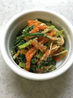 (鍋の残り野菜)春菊と人参の胡麻和え-レシピのメイン写真
