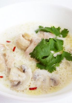 トムカーガイ 鶏肉ココナッツミルクスープ-レシピのメイン写真
