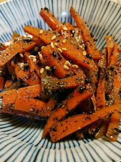 簡単副菜☆レンチンでにんじん黒ごまあえ-レシピのメイン写真