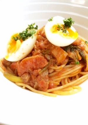 半熟卵のせ・ほうれん草の賄いトマトパスタ-レシピのメイン写真