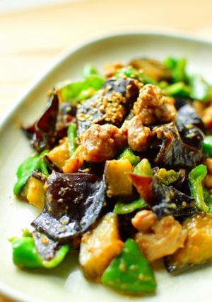 鶏肉とキクラゲ入りなべしぎ(味噌炒め)-レシピのメイン写真