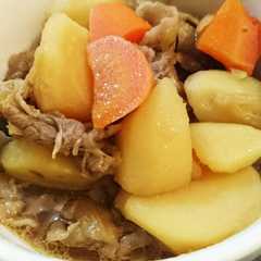 รูปของ 甘さ控えめ～✨我が家の肉じゃが☆