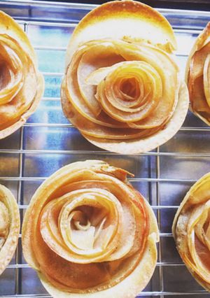餃子の皮でりんごの薔薇パイ-レシピのメイン写真