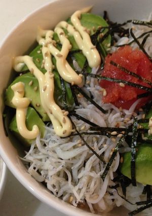 手抜きしましょ♡アボカドしらす丼-レシピのメイン写真