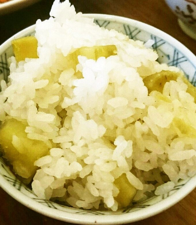 旦那喜ぶご飯5☆簡単すぎるサツマイモご飯-レシピのメイン写真