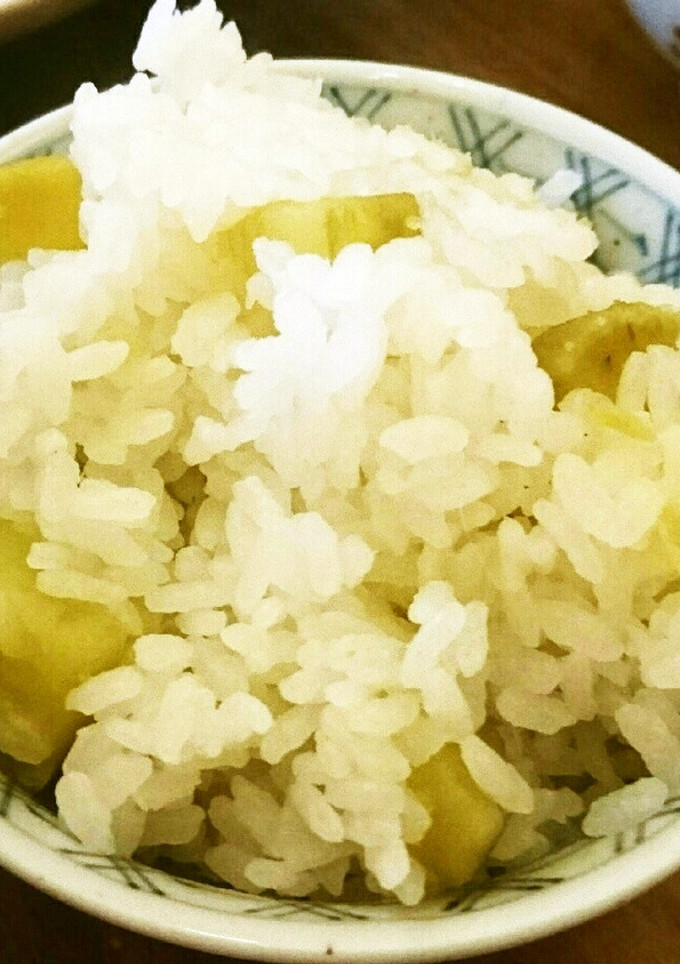 旦那喜ぶご飯5☆簡単すぎるサツマイモご飯-レシピのメイン写真