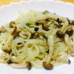 รูปของ 松茸風味のシメジうどんパスタ