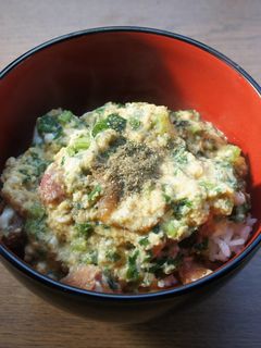 焼きとり缶で、大根の葉の卵とじ丼-レシピのメイン写真