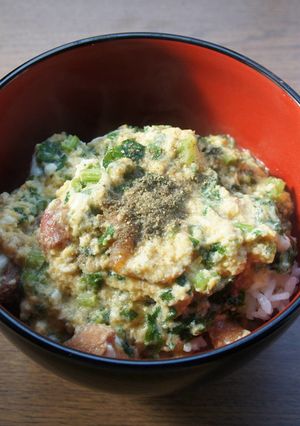 焼きとり缶で、大根の葉の卵とじ丼-レシピのメイン写真
