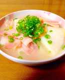 はんぺんとベーコンの野菜煮モチモチだょ。