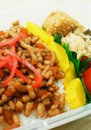 すき焼きのタレで鶏そぼろ弁当♪-レシピのメイン写真