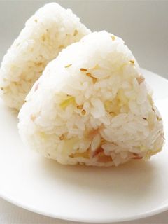 みょうがと胡麻のおにぎり-レシピのメイン写真