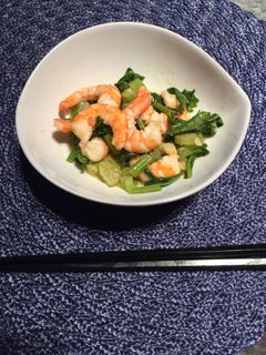 海老とセロリの葉のエスニック炒め-レシピのメイン写真
