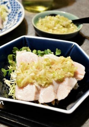 鶏むねで白切鶏(中華風茹で鶏)のネギだれ-レシピのメイン写真
