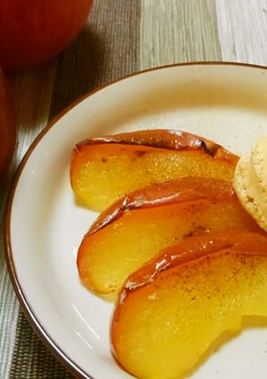 簡単♪焼きりんごバニラアイス添え-レシピのメイン写真