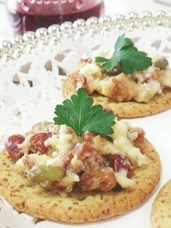 木の実とクリチのハニーカナッペ-レシピのメイン写真