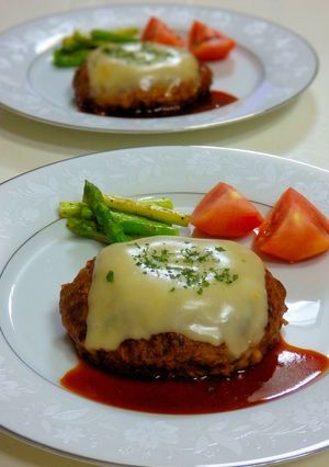 エリンギでかさ増しチーズハンバーグ-レシピのメイン写真