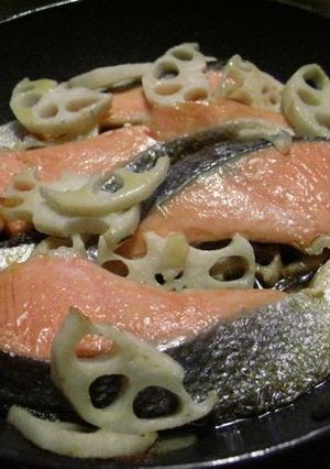 鮭とレンコンのアヒージョ-レシピのメイン写真