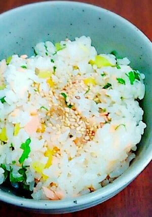 材料３つを混ぜ込むだけ！鮭たくごはん-レシピのメイン写真