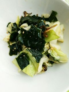 キャベツとわかめの塩昆布炒め-レシピのメイン写真