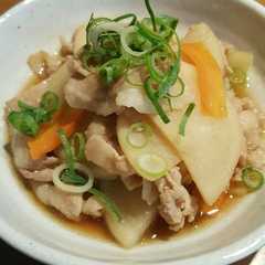 รูปของ 豚バラ肉とカブのさっと煮